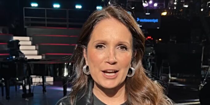 France Beaudoin sort et fait une précision sur la spéciale d’En direct de l’univers