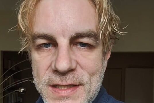 L’acteur Hubert Proulx partage une rare photo avec sa blonde politicienne