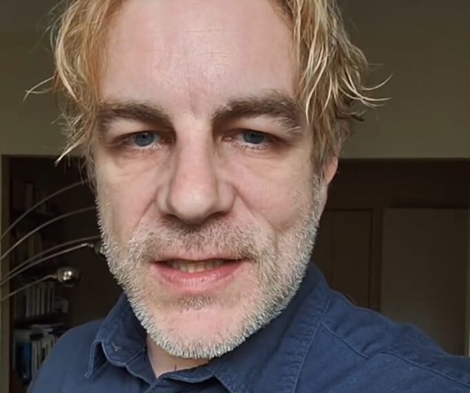 L’acteur Hubert Proulx partage une rare photo avec sa blonde politicienne