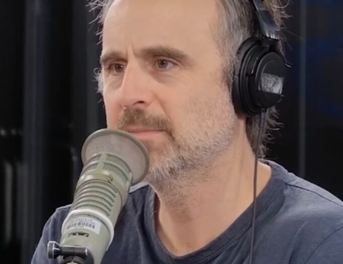 Louis-José Houde livre un touchant message sur sa mère qui est malade