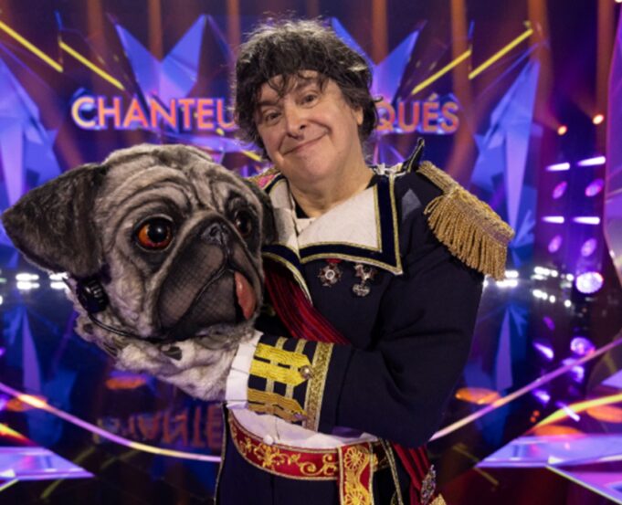 Un acteur bien connu dévoile son identité à Chanteurs masqués et fait ses premiers commentaires